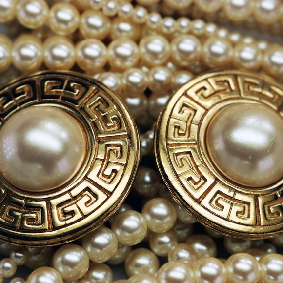 GIVENCHY VINTAGE 1980s Logo Pearl Earrings - Picture 9 of 16